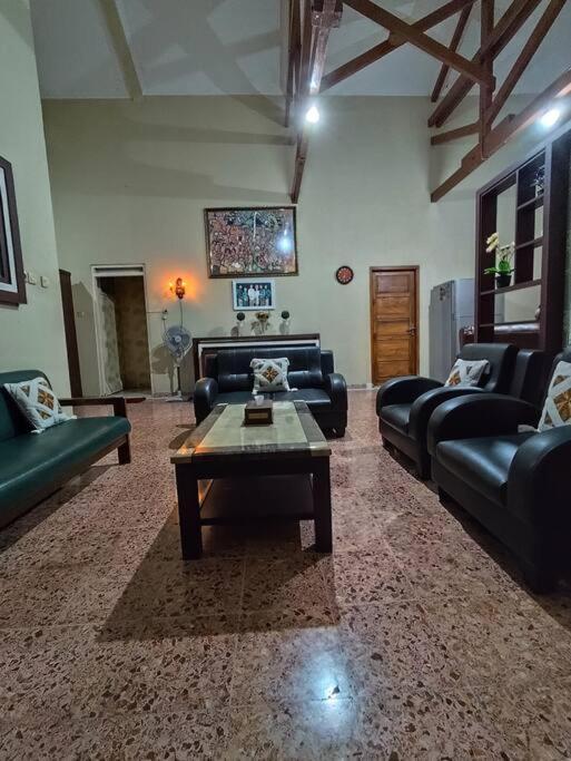 Niki Mawon Homestay Kejayan Экстерьер фото